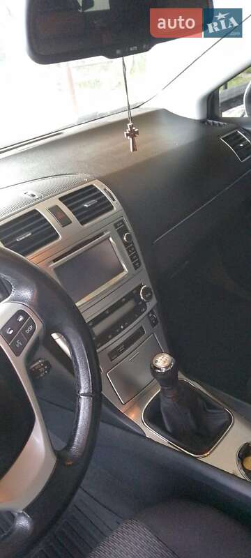 Седан Toyota Avensis 2011 в Пятихатках