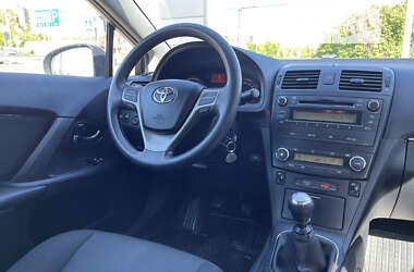 Седан Toyota Avensis 2012 в Полтаві