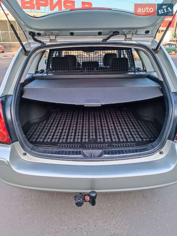 Универсал Toyota Avensis 2004 в Одессе