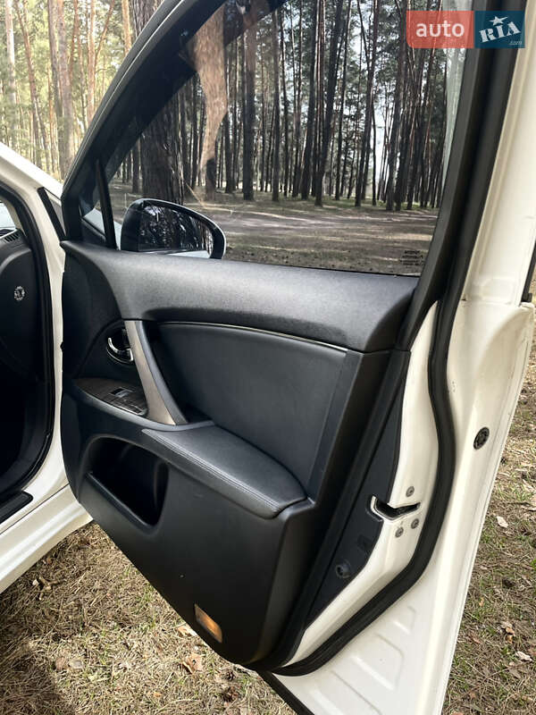 Универсал Toyota Avensis 2012 в Краматорске