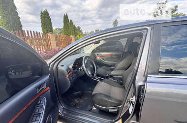 Седан Toyota Avensis 2008 в Днепре