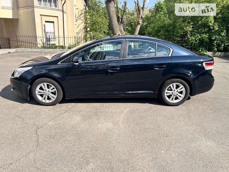 Седан Toyota Avensis 2011 в Києві