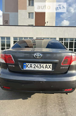 Седан Toyota Avensis 2010 в Киеве