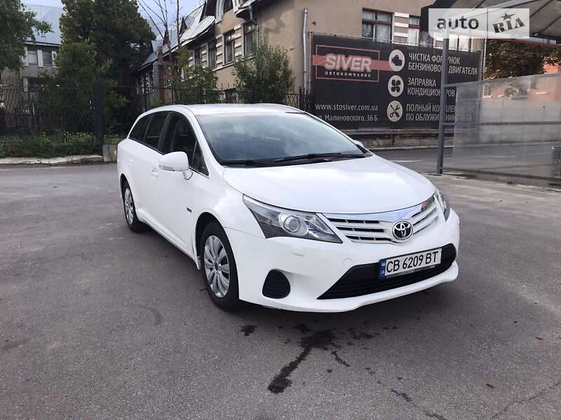 Універсал Toyota Avensis 2012 в Чернігові