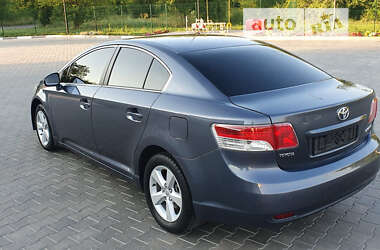 Седан Toyota Avensis 2010 в Жовтих Водах