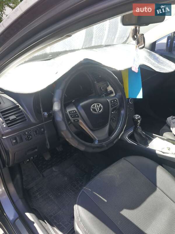 Седан Toyota Avensis 2008 в Киеве