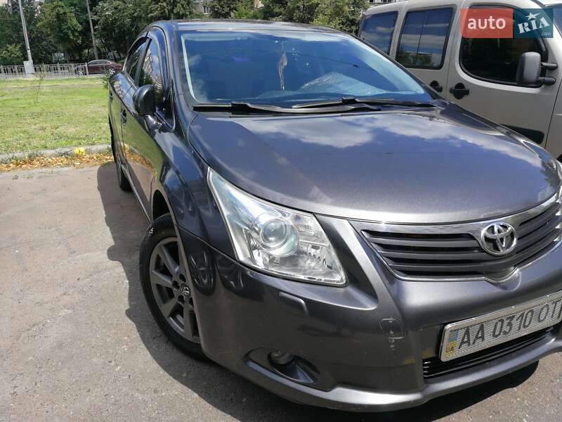 Седан Toyota Avensis 2008 в Киеве
