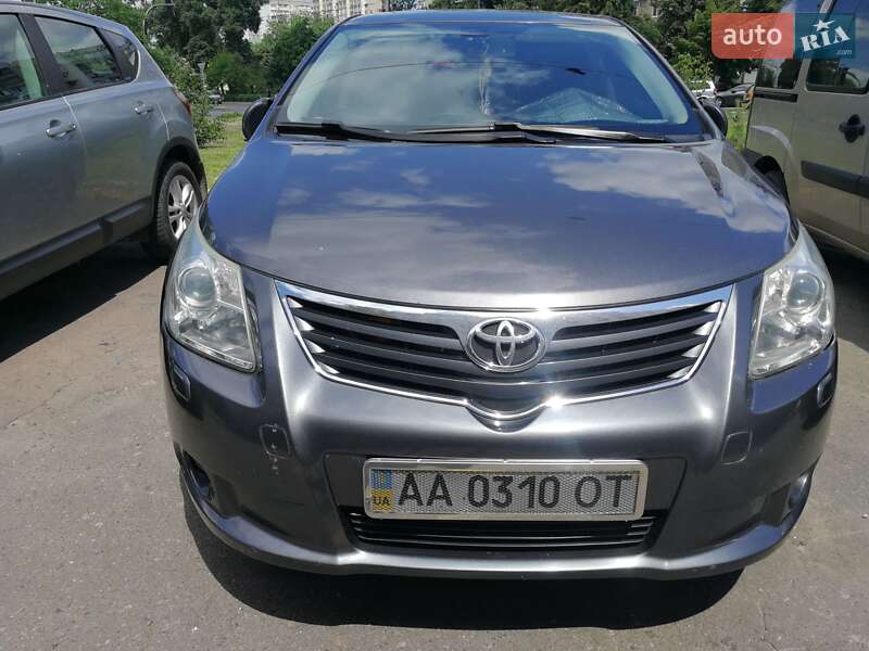 Седан Toyota Avensis 2008 в Киеве