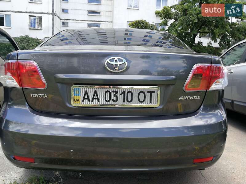 Седан Toyota Avensis 2008 в Киеве