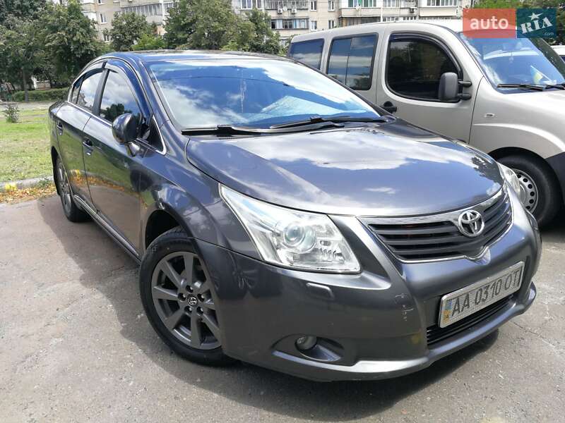 Седан Toyota Avensis 2008 в Киеве