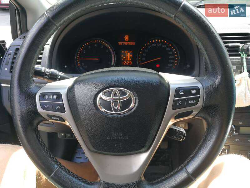 Седан Toyota Avensis 2008 в Киеве