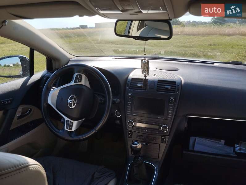 Універсал Toyota Avensis 2009 в Зорі