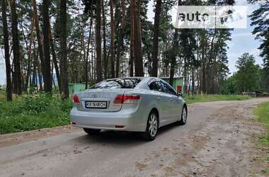 Седан Toyota Avensis 2012 в Чернигове