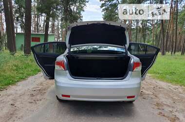 Седан Toyota Avensis 2012 в Чернигове