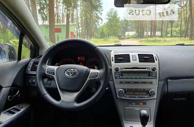 Седан Toyota Avensis 2012 в Чернигове