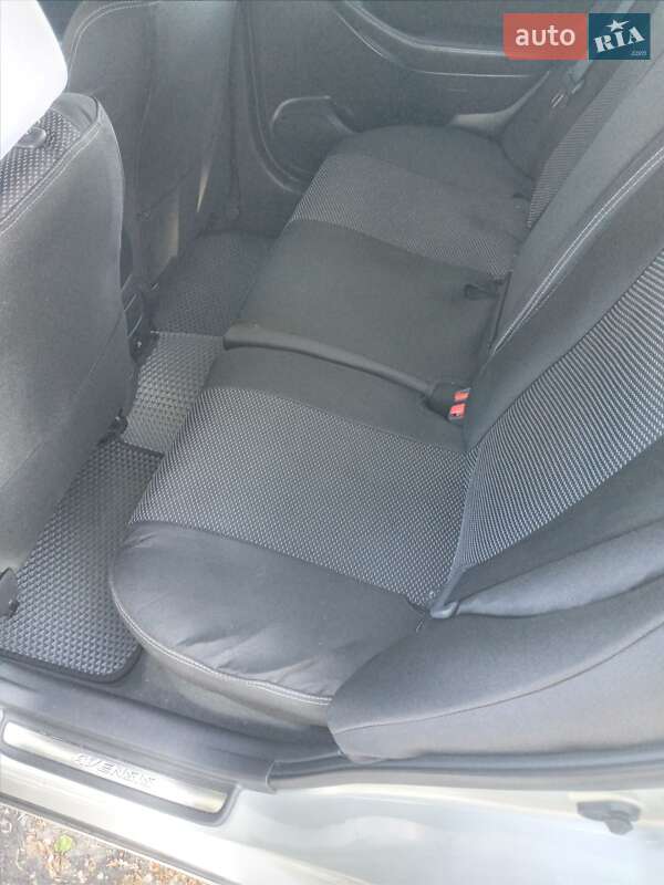 Универсал Toyota Avensis 2009 в Городке