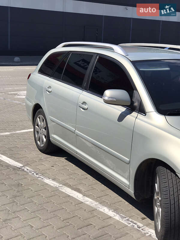 Универсал Toyota Avensis 2008 в Гайвороне