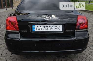 Седан Toyota Avensis 2005 в Мукачевому