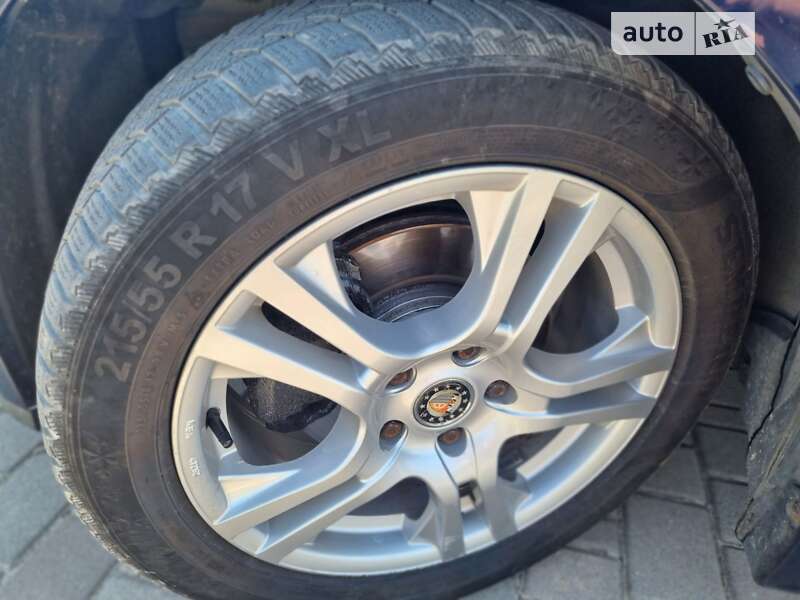 Универсал Toyota Avensis 2011 в Черновцах