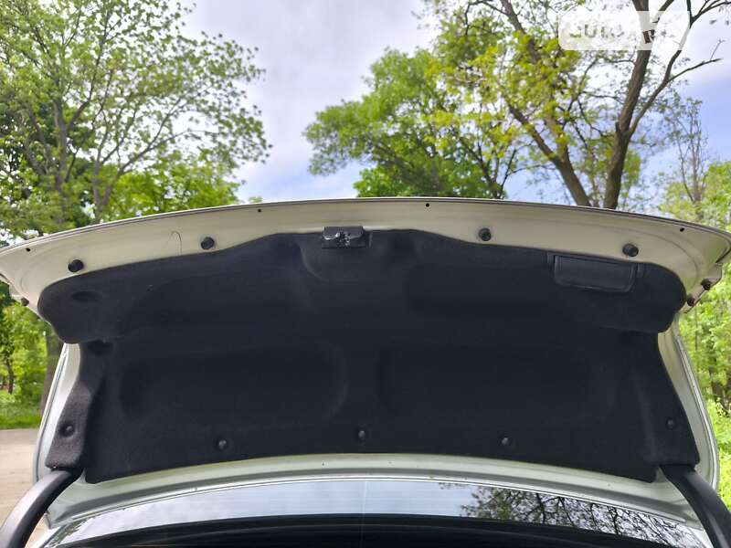 Седан Toyota Avensis 2010 в Кропивницком