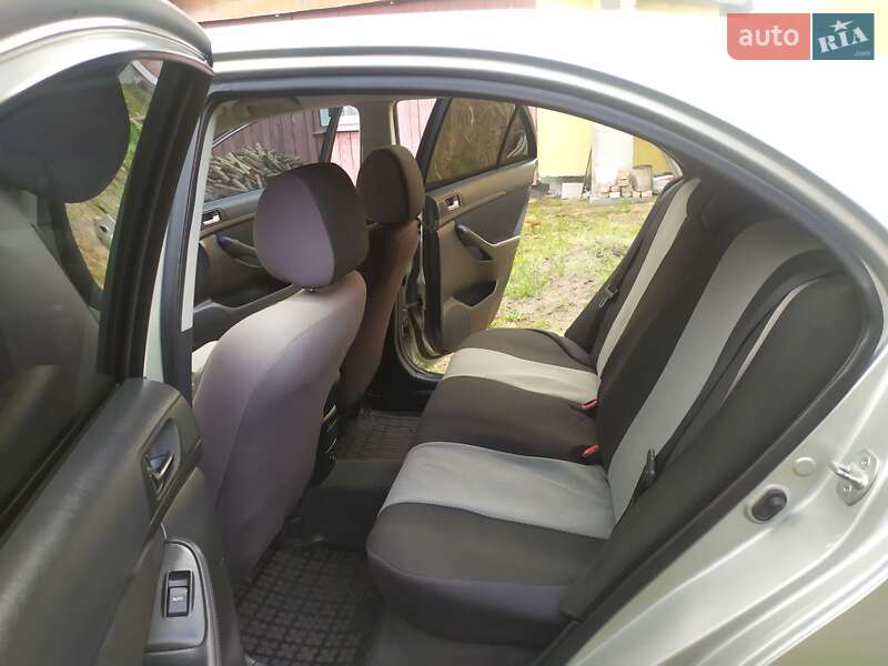 Седан Toyota Avensis 2004 в Львове фото 6 Седан Toyota Avensis 2004 в Львове