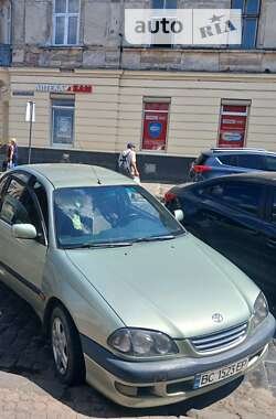 Седан Toyota Avensis 1998 в Львове