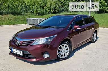 Универсал Toyota Avensis 2013 в Макарове