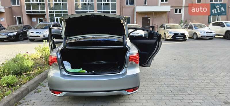 Седан Toyota Avensis 2012 в Харкові