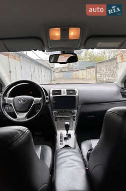 Седан Toyota Avensis 2011 в 