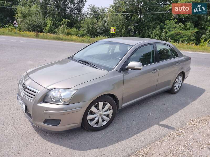 Седан Toyota Avensis 2006 в Кременці
