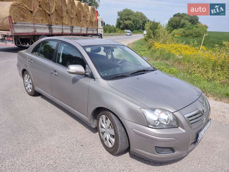 Седан Toyota Avensis 2006 в Кременці