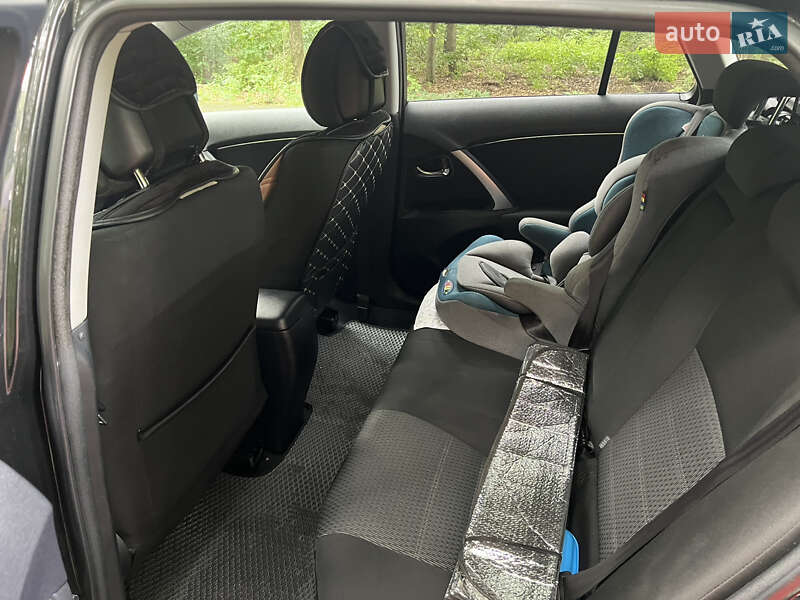 Универсал Toyota Avensis 2014 в Виннице