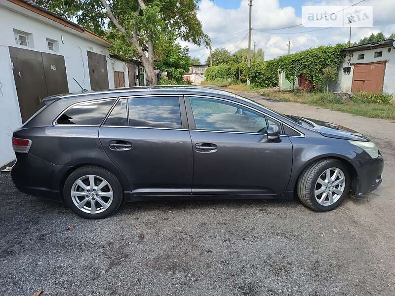 Toyota Avensis 2011