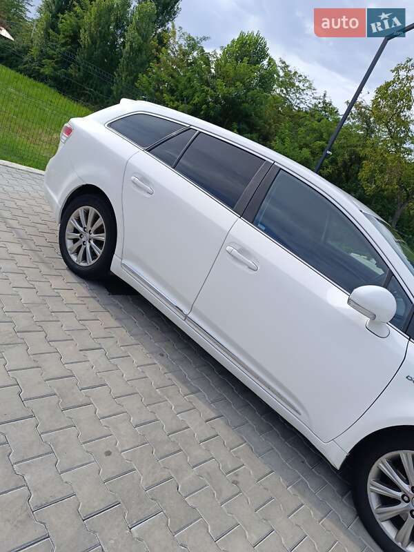 Универсал Toyota Avensis 2011 в Виноградове