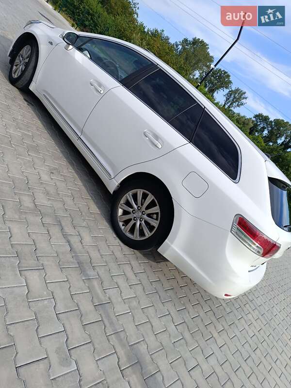 Универсал Toyota Avensis 2011 в Виноградове
