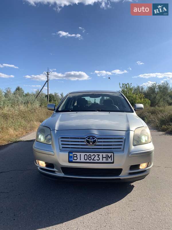 Лифтбек Toyota Avensis 2004 в Полтаве