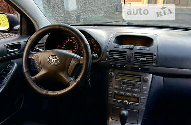 Седан Toyota Avensis 2004 в Одессе