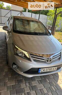 Седан Toyota Avensis 2011 в Пятихатках