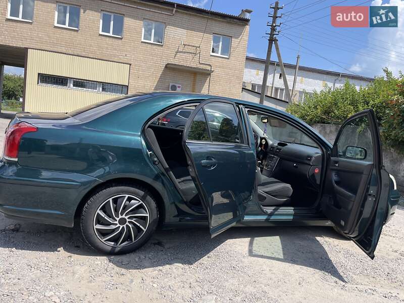 Седан Toyota Avensis 2003 в Житомирі