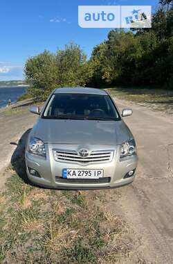 Седан Toyota Avensis 2006 в Украинке