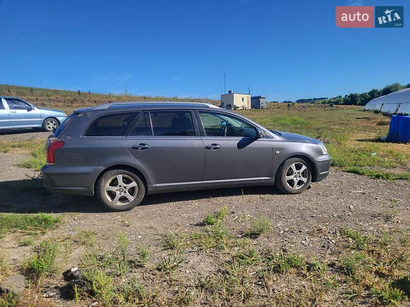 Универсал Toyota Avensis 2006 в Обухове
