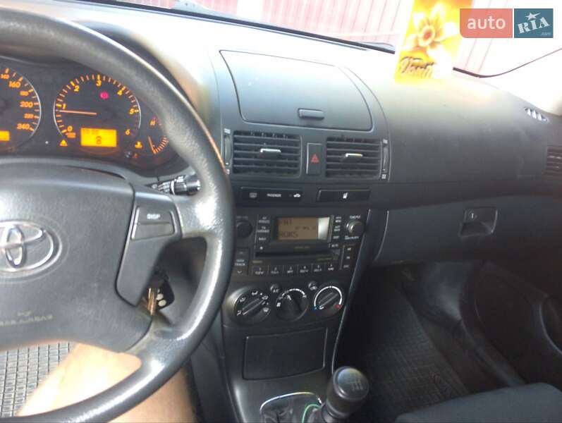 Седан Toyota Avensis 2008 в Львові