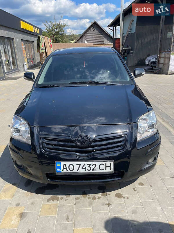 Седан Toyota Avensis 2008 в Лазещине