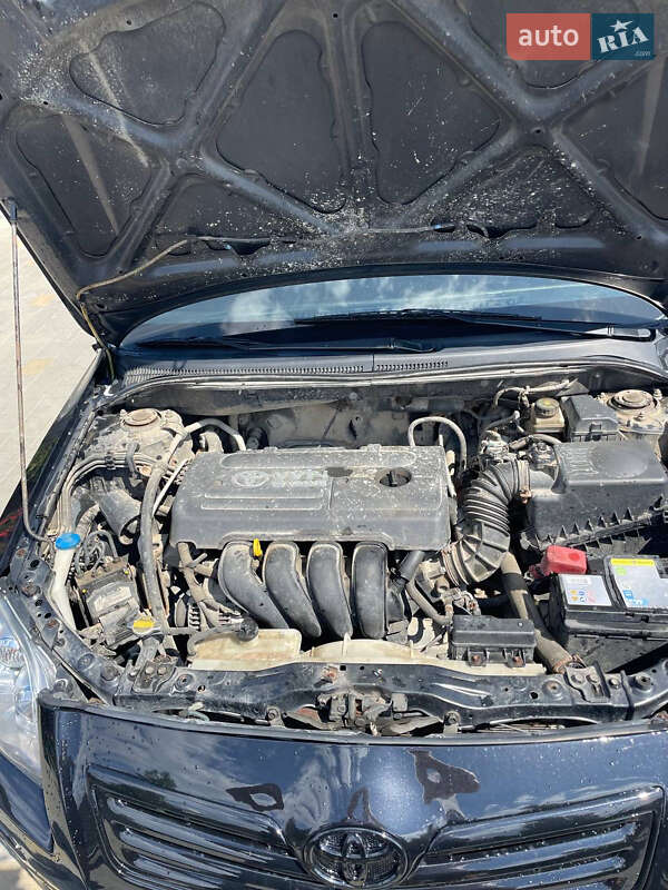 Седан Toyota Avensis 2008 в Лазещине