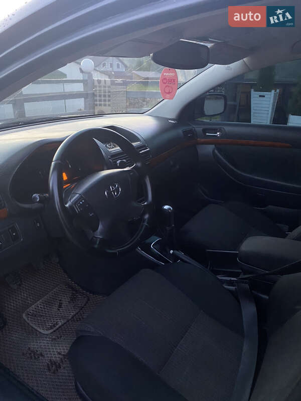 Седан Toyota Avensis 2008 в Лазещине