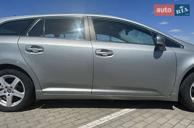 Универсал Toyota Avensis 2010 в Нововолынске