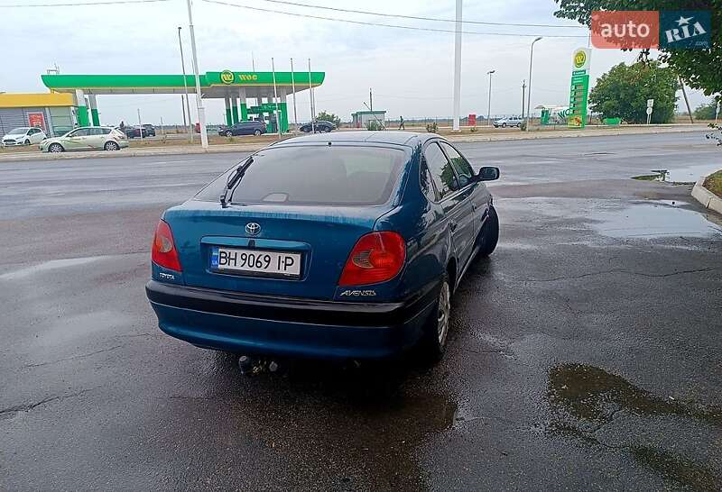 Лифтбек Toyota Avensis 1999 в Измаиле