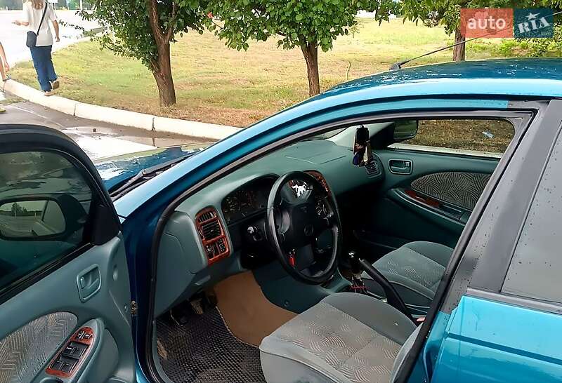 Лифтбек Toyota Avensis 1999 в Измаиле