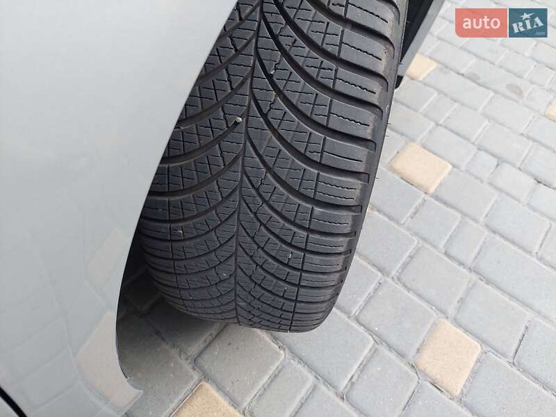 Седан Toyota Avensis 2009 в Одесі