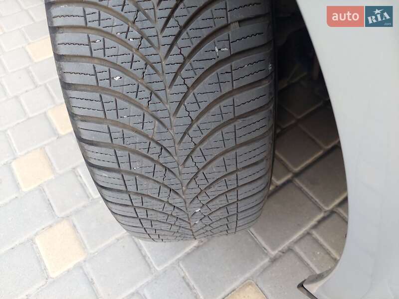 Седан Toyota Avensis 2009 в Одесі